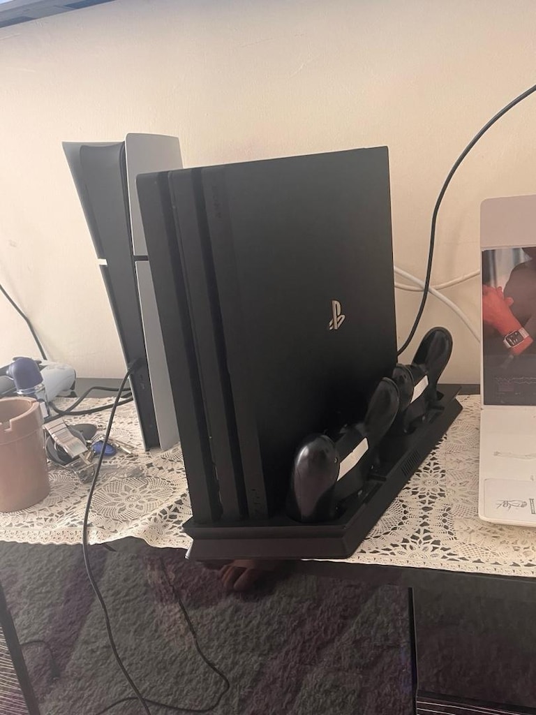 ps 4 pro 1TB 2 kol temiz