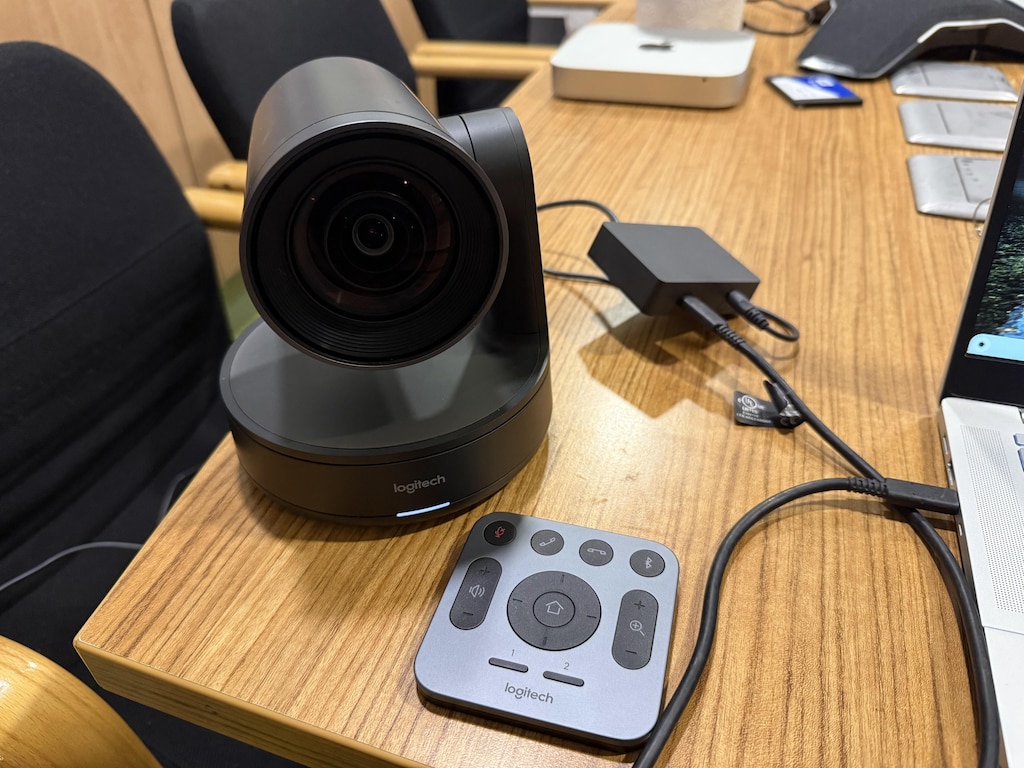 Logitech Rally 4K Toplantı Youtube ve Konferans Kamerası Webcam