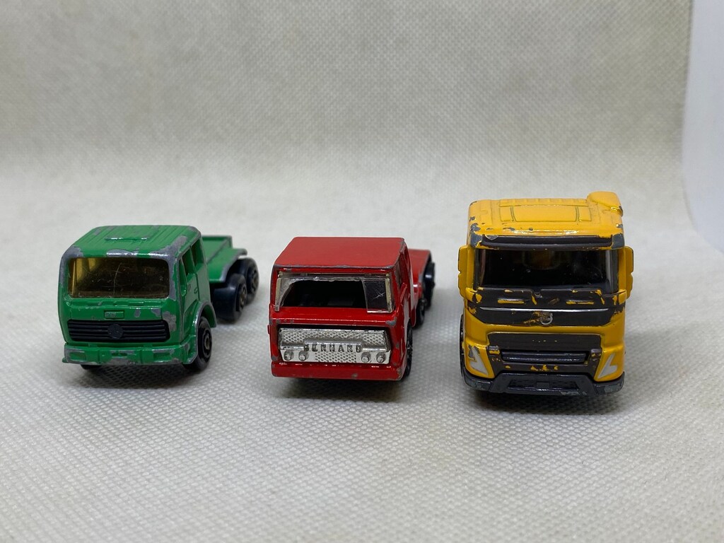 3 adet MAJORETTE - 5