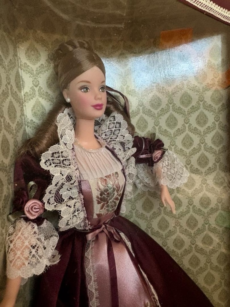 Victorian Barbie with Cedric Bear bebeği - 3