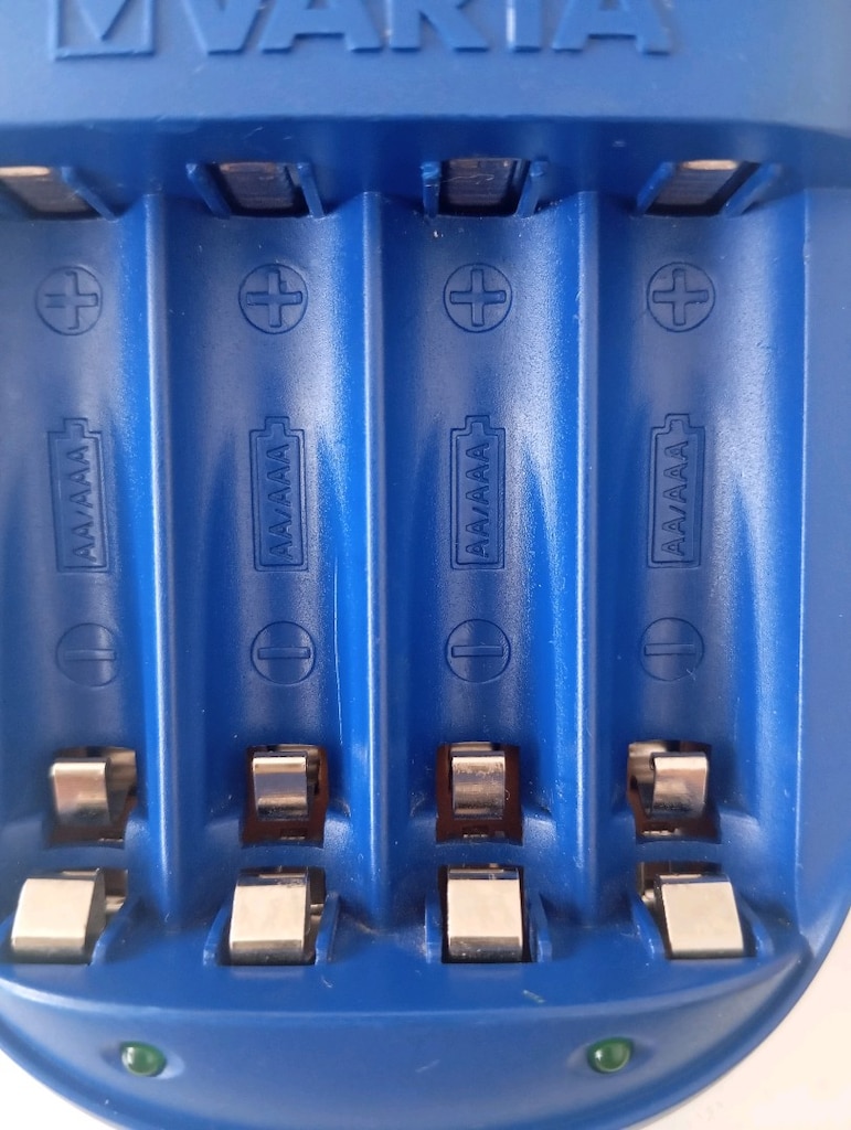 VARTA EASY ENERGY 4X4 AA VE AAA ŞARJ CİHAZI - 3