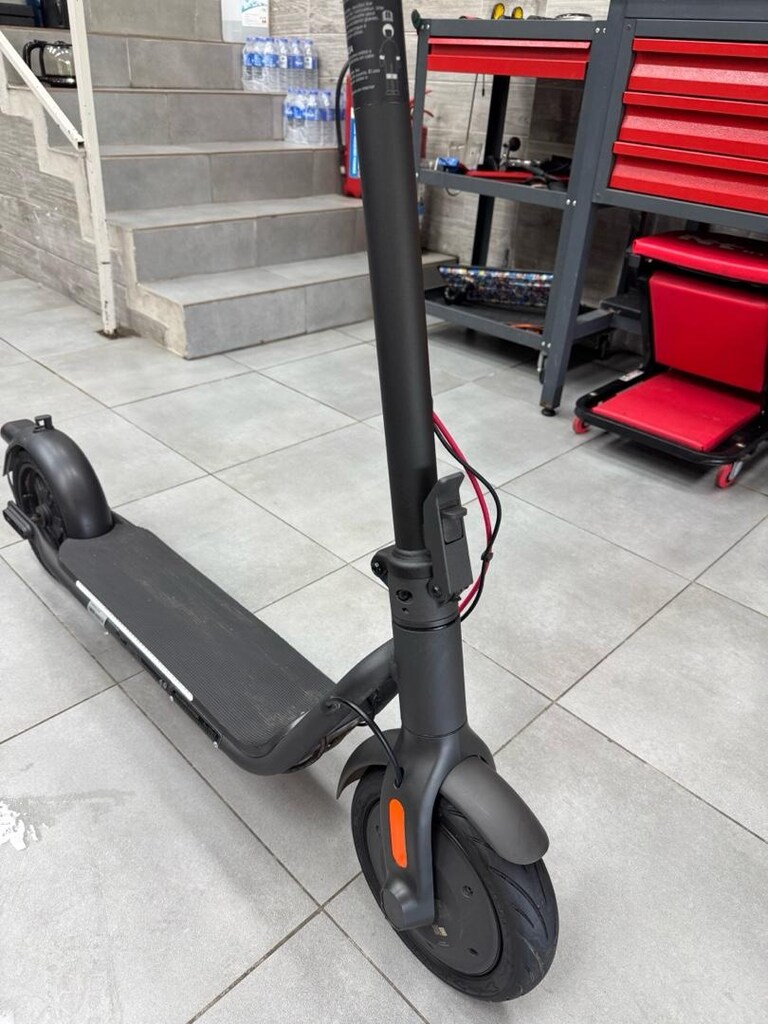 NAVEE V25i Pro 600 W 25 km Menzil Elektrikli Scooter Siyah - 5