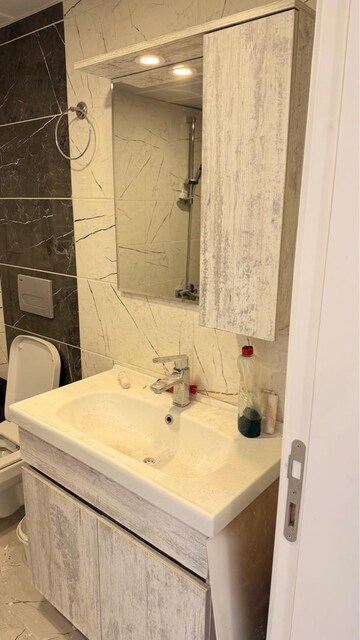 banyo dolabı