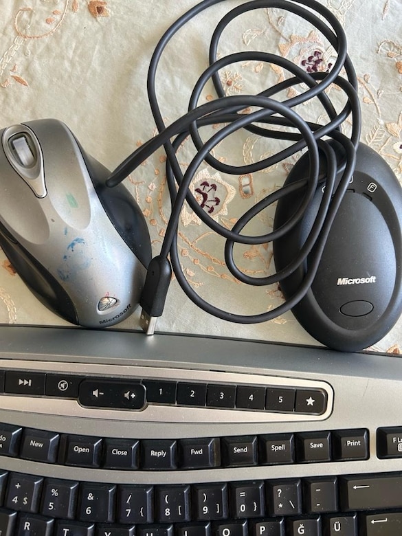 Microsoft Wireless Laser Keyboard 6000 v2.0+Microsoft Laser Mouse 6000 - 4