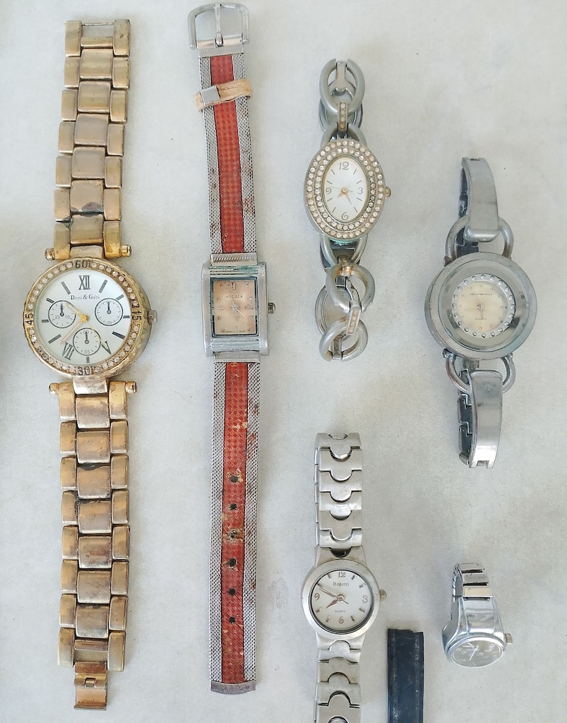 24 Adet Erkek/Kadın Karışık Kol Saati Saatler Hepsi 700 TL - 4