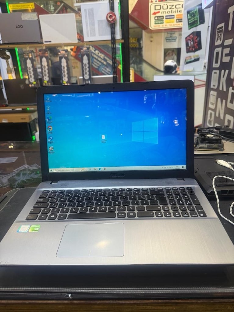 Asus Laptop - 2