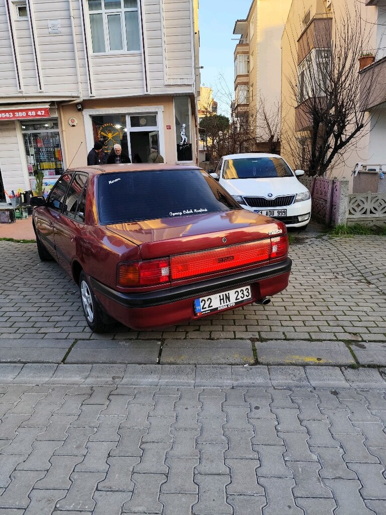 Mazda 323 - 4