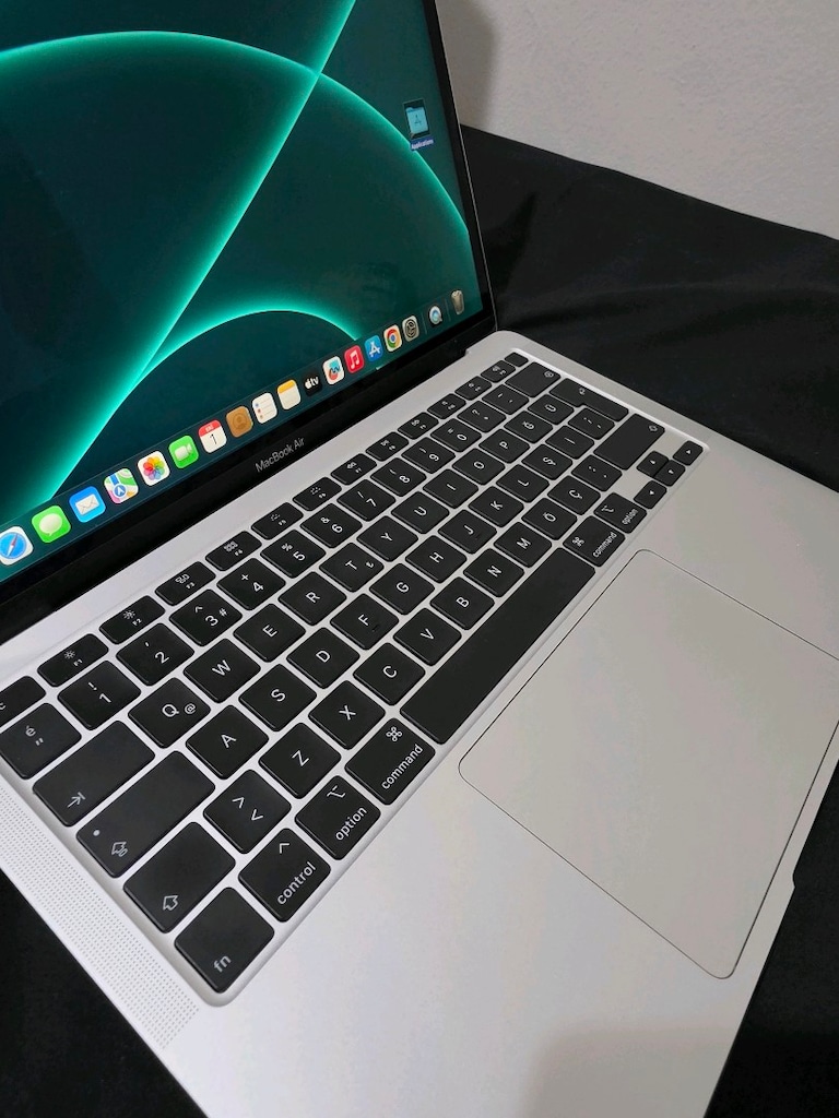 Apple Macbook Air - 6