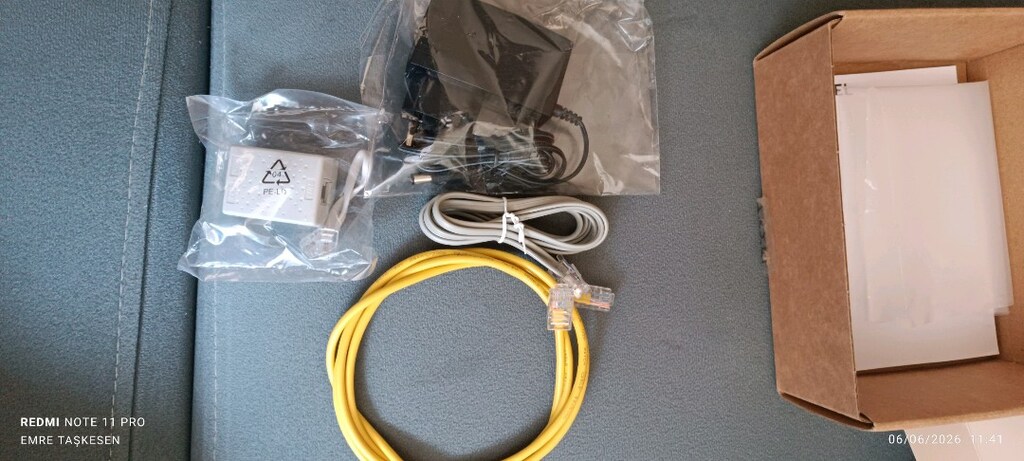 ZYXEL modem - 4