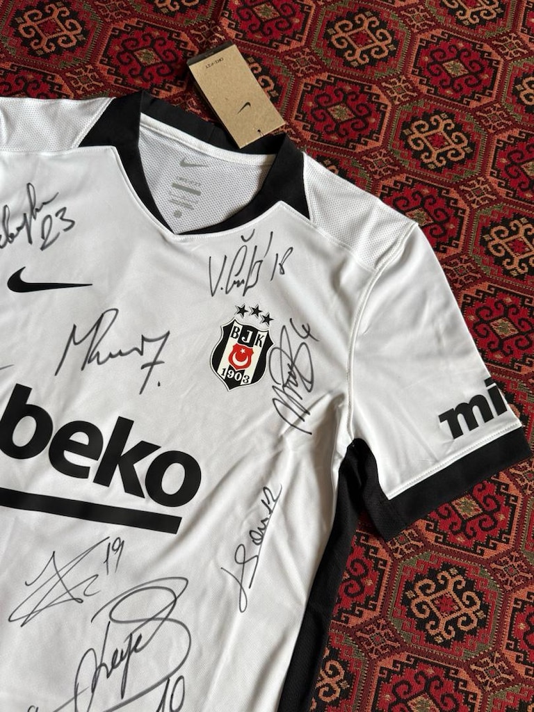 beşiktaş beyaz imzalı forması - 3