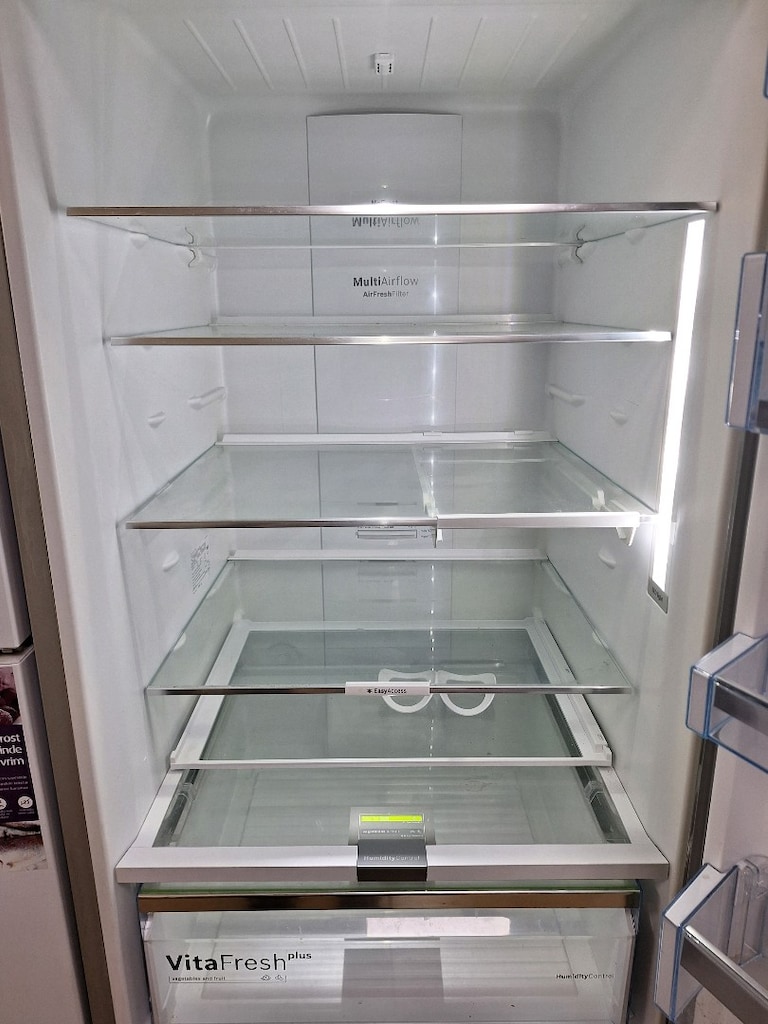 Sıfırdan farksız son model inox Bosch buzdolabı alttan dondurucu - 5