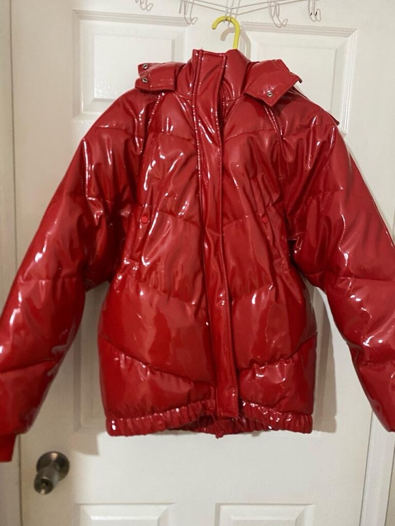 H&M kadın kırmızı rugan mont