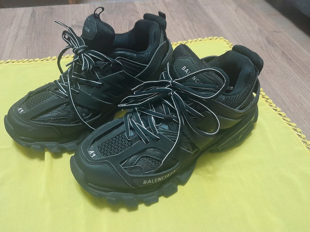 BALENCIAGA - 3