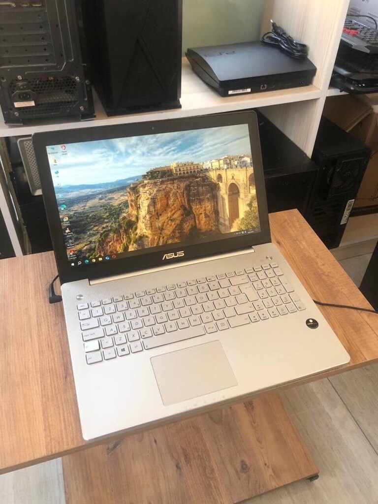 Asus Laptop - 4