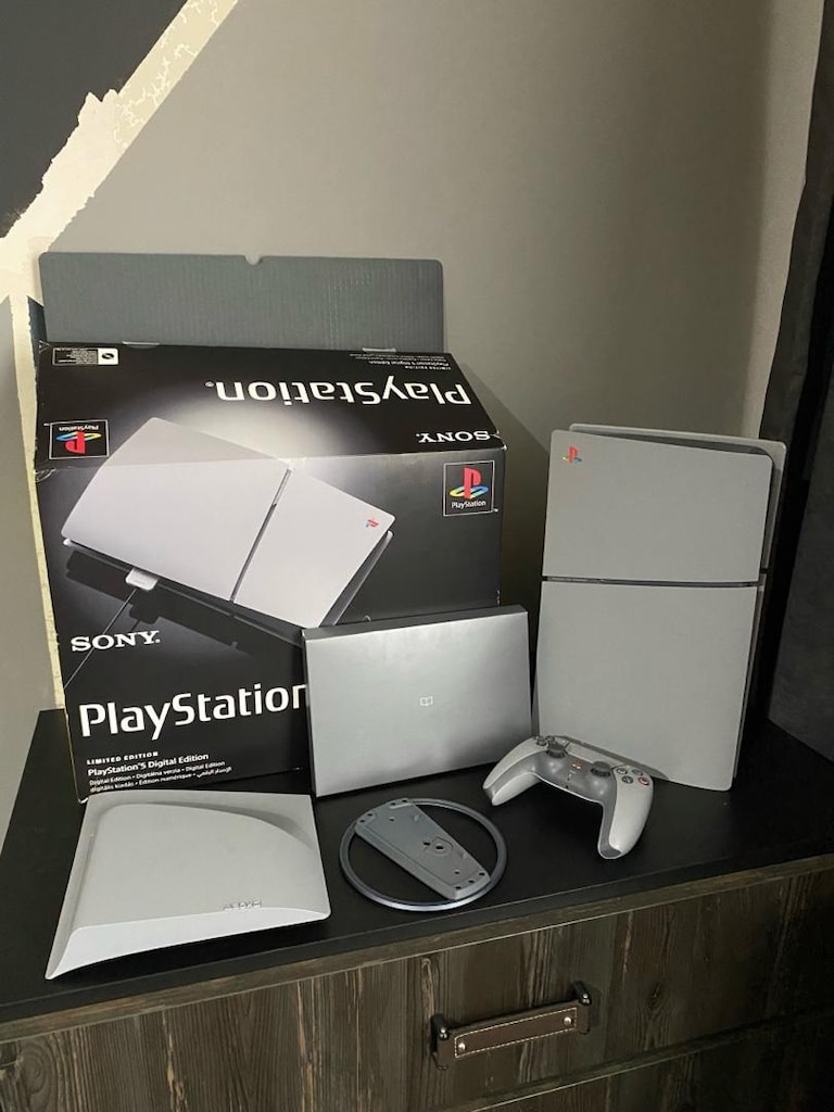 PlayStation 5 (PS5) 30. Yıl Özel Seri - Koleksiyonluk Eksiksiz Set