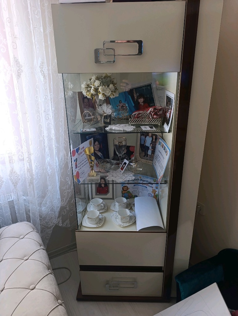 Vitrin ve TV dolabı