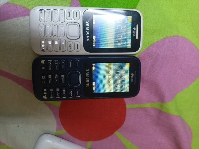samsung sm b310e mavi ve beyaz var