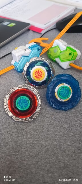 BEYBLADE AULDEX İNFİNİTY NADO VE FIRLATICILAR TOPLU HALDE SATILIKTIR