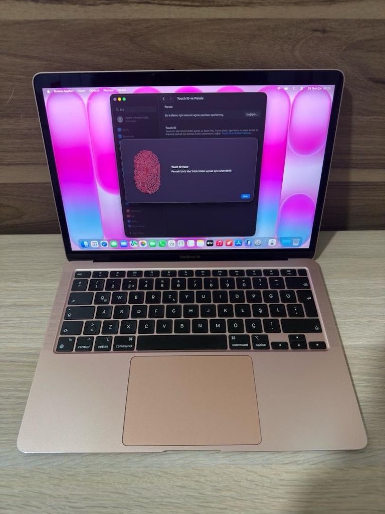 MacBook Air / M1 / 13 inç / 8 GB Ram / 256 GB Ssd - 4