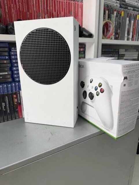 XBOX SERİES S ve 2 ADET ÖZEL KOL