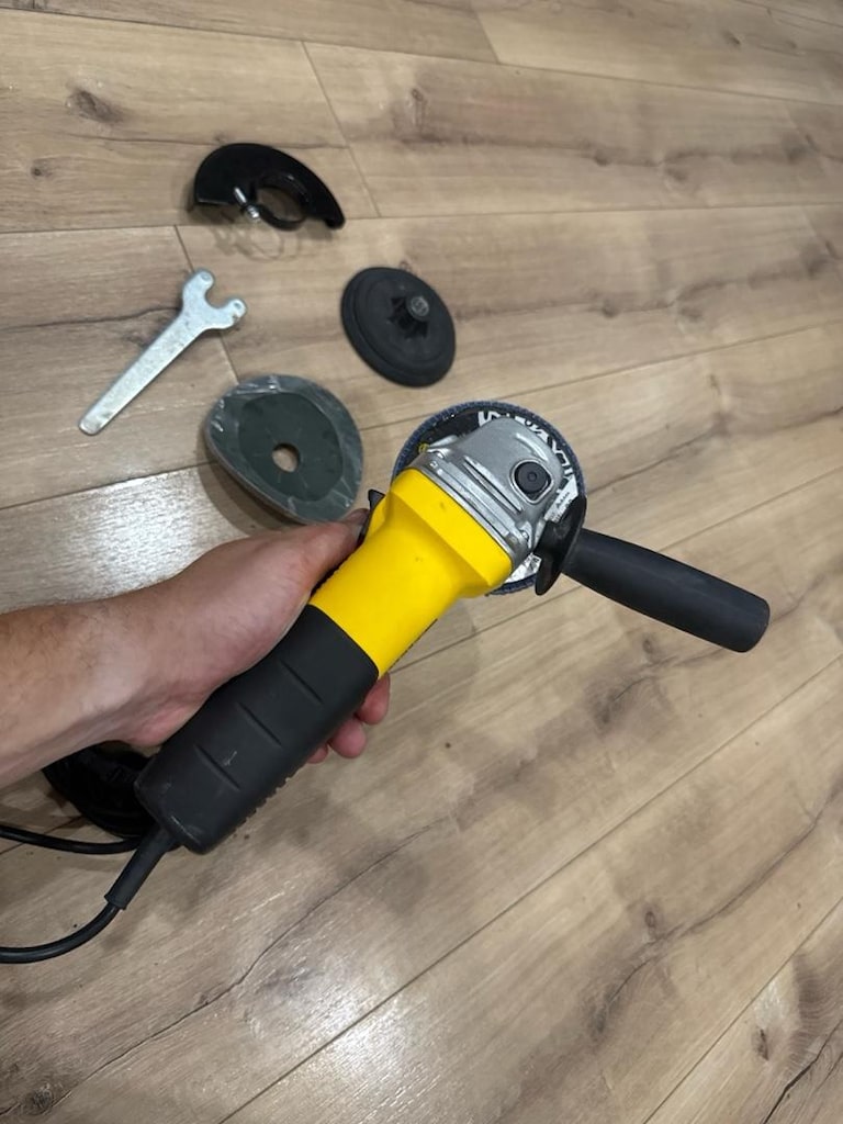 Stanley STGS7115 Avuç Taşlama Kesme Makinesi (710W - 115mm) - Temiz - 6