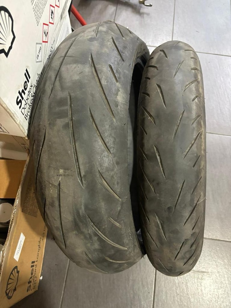 BRIDGESTONE BATTLAX s22R 180/55-17 - 120/70-17