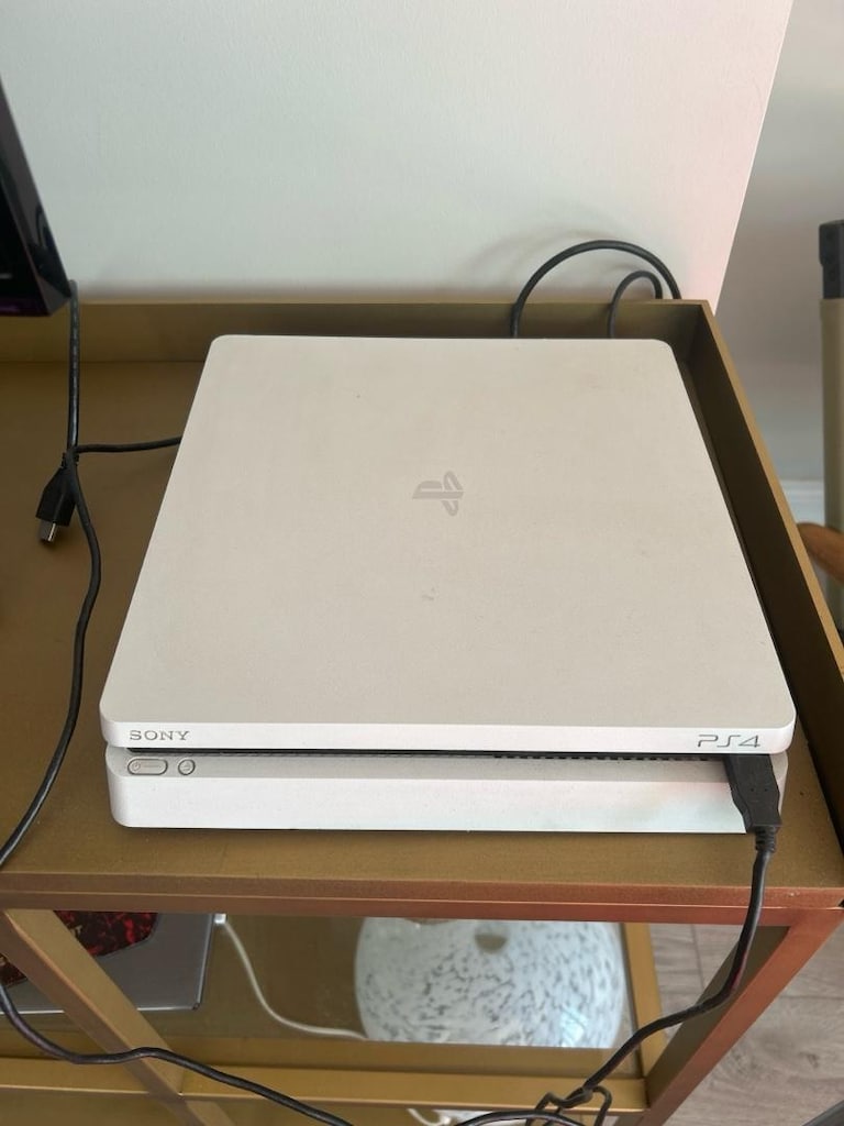 PS4 500GB WHİTE EDİTİON