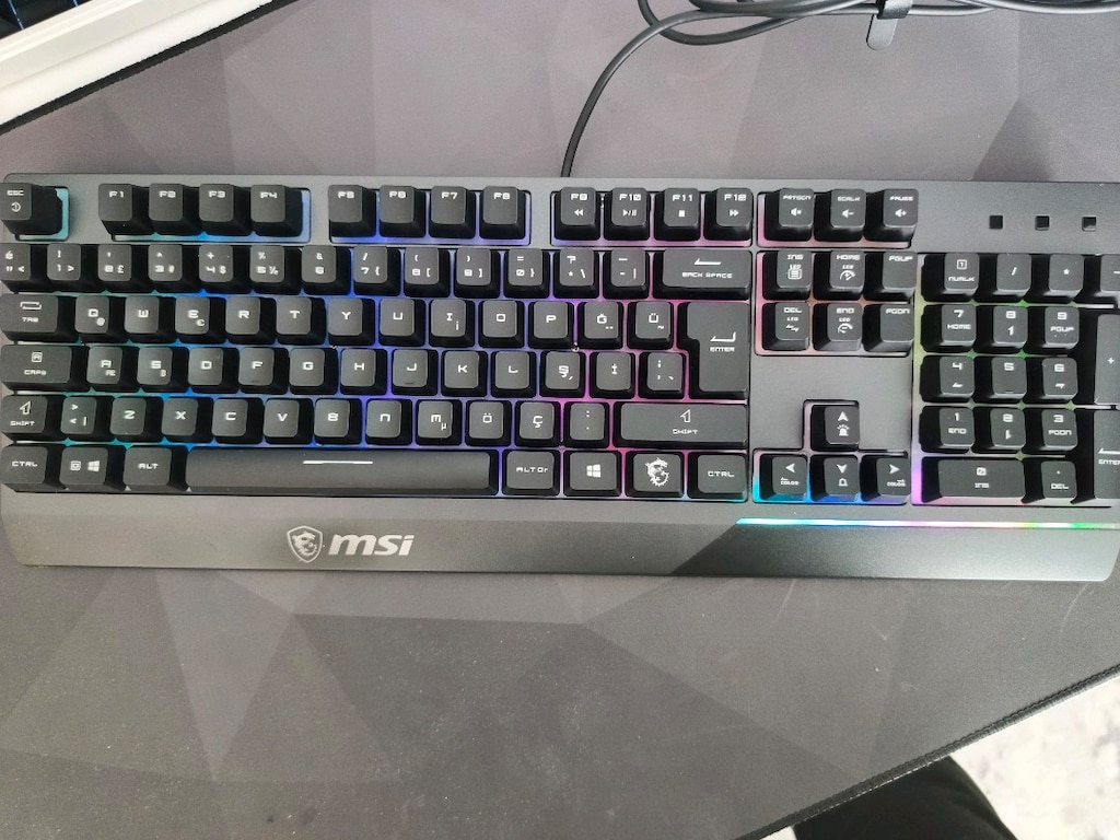 MSI Vigor GK30 Mekanik Hisli Türkçe RGB Gaming Klavye - 2