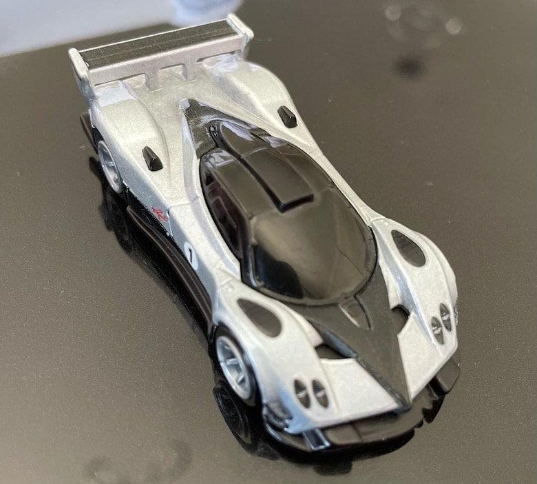 Hotweels Premium Pagani Zonda R - 3