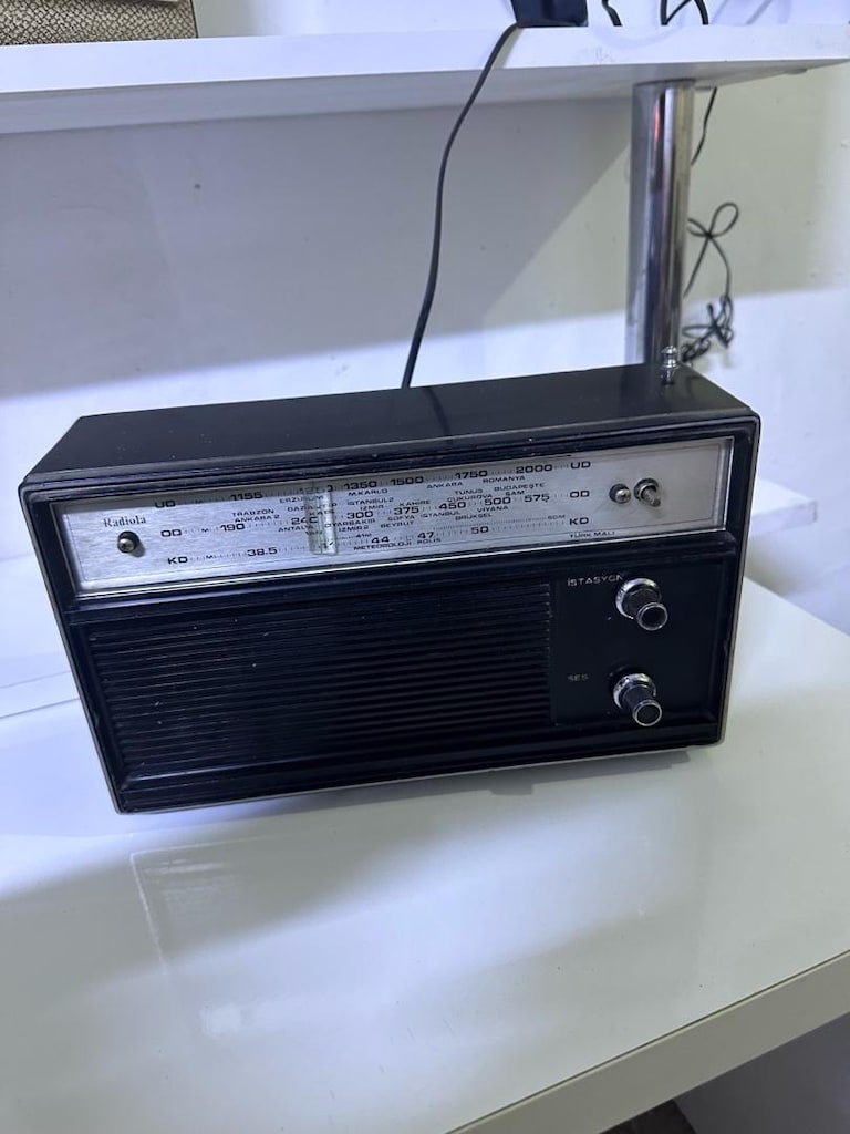1970’ler Radiola Pilli & Cereyanlı Portatif Radyo – Çalışır Kondisyon - 2