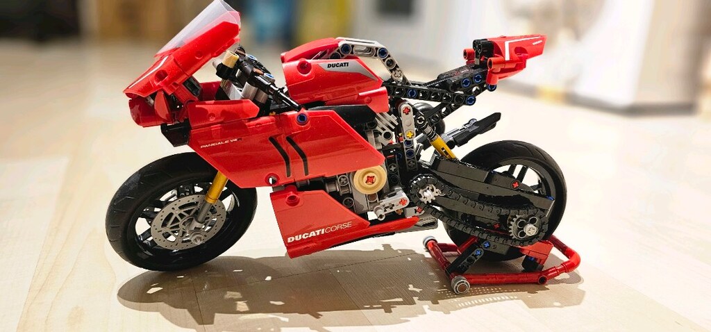 Lego Technic 42107 Duvati Panigale V4 R - 2