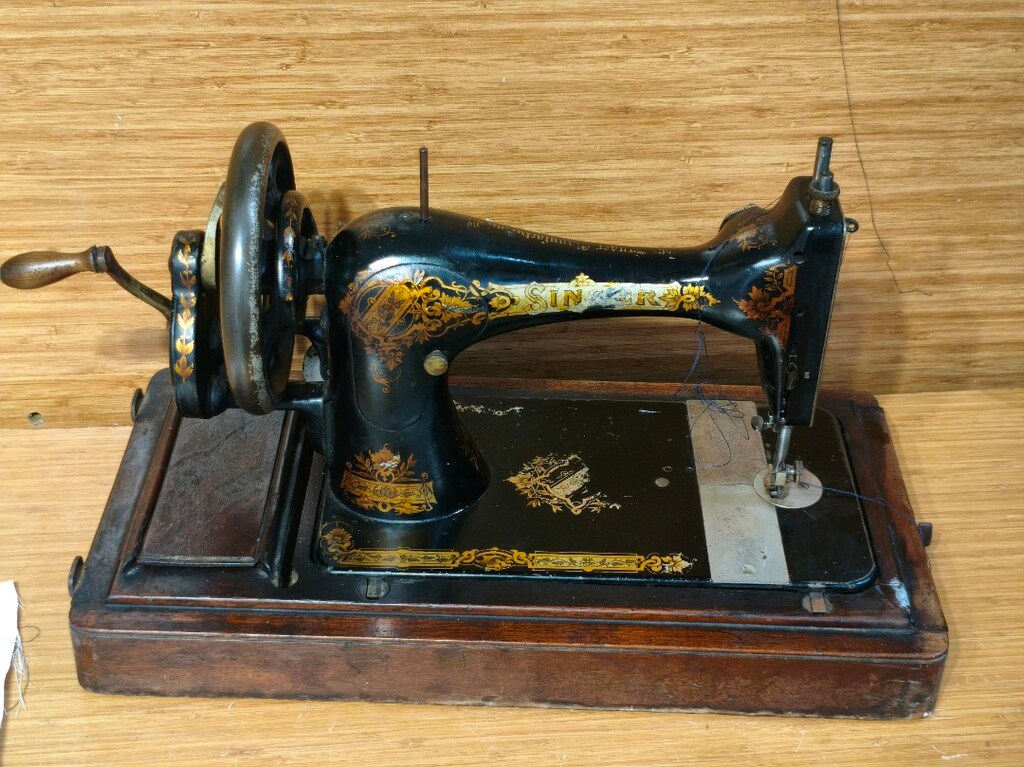 1900 yılı yapımı antika Singer dikiş makinesi - 5