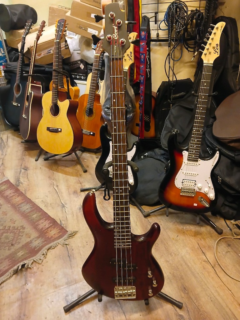 Cort Actif PJ4 Cok temiz sorunsuz Bas gitar