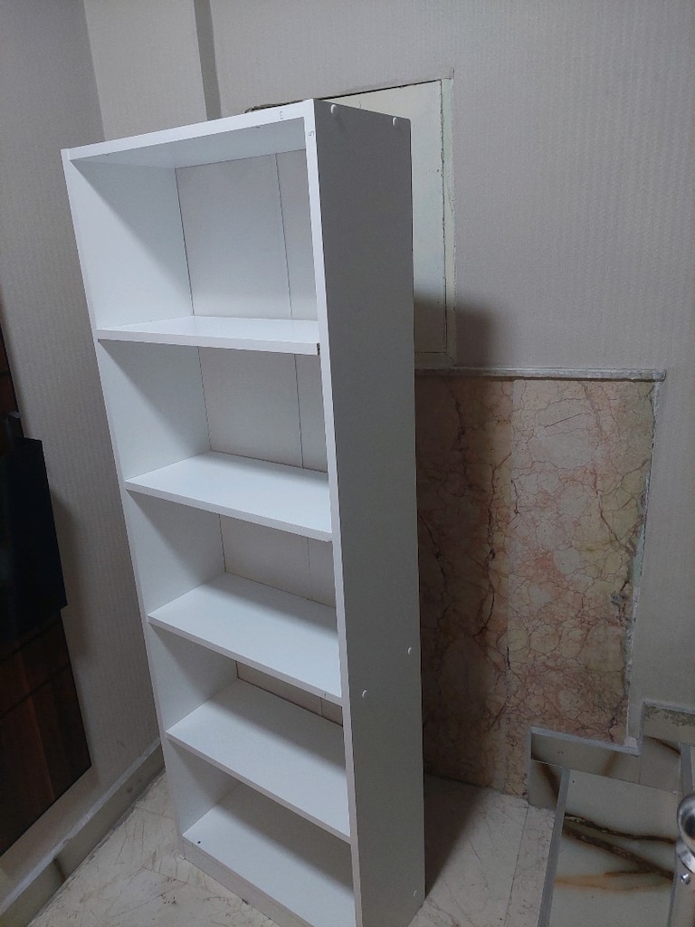 5 raflı kitaplık. Ölçüler resimde var. Ürün temiz . - 3