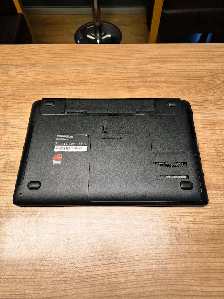 Laptop SAMSUNG i5 İşlemci 240GB SSD 8GB Ram Pili Sağlam - 8