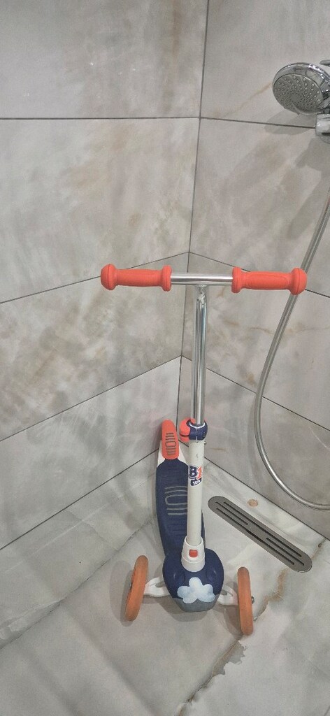 Decathlon Işıklı Çocuk Scooter - 2