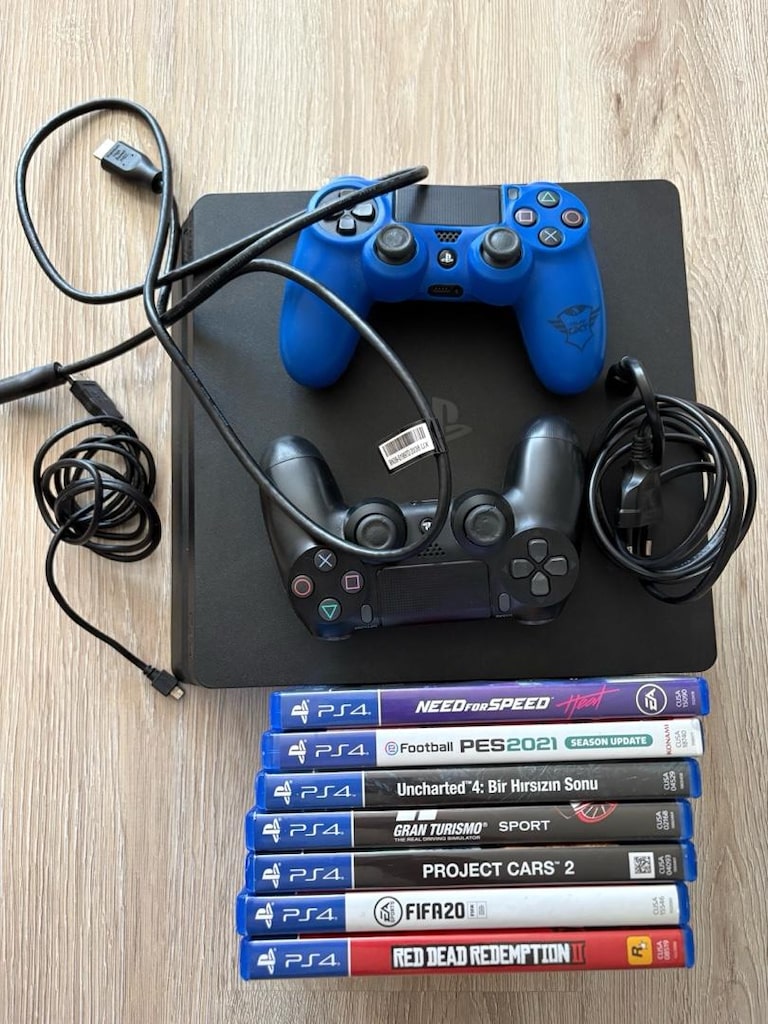 PS4 Tek kişi tarafından kullanılmış kusursuz 500GB. Cd ve Store destek - 18