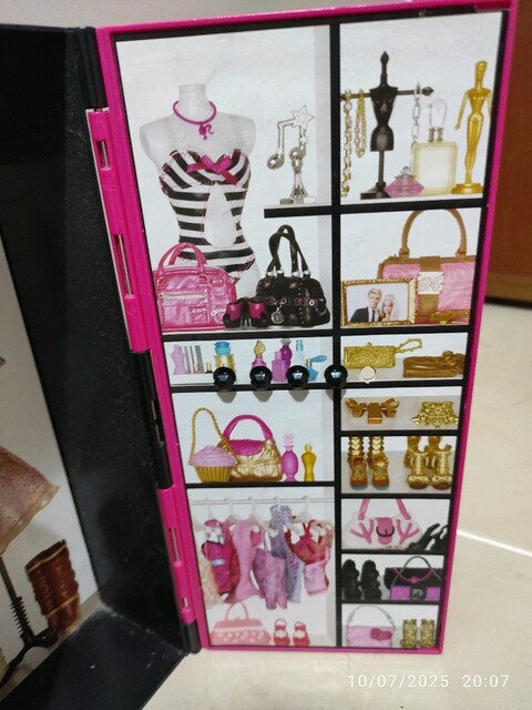 Barbie'nin giyinme dolabı
