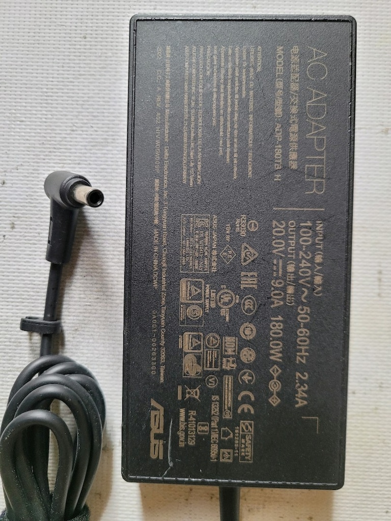 Asus Rog 180 watt orjinal adaptör