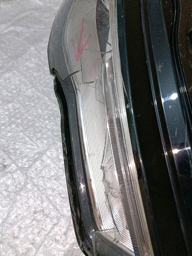 Audi a6 sağ on far orjinal sadece camı kırık gerisi hatasız resimlerde - 12