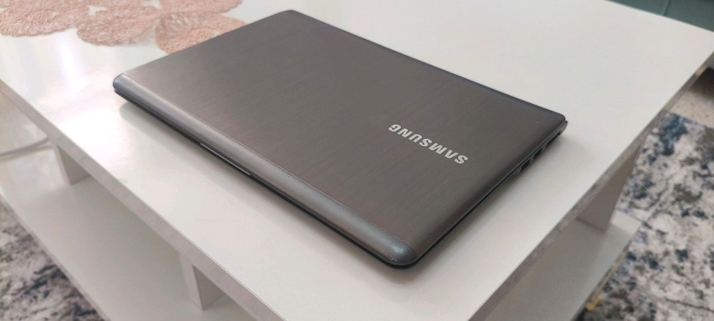SAMSUNG ULTRABOOK..13.3 DOKUNMATK_ İ5 _6GB RAM_2gb ek_Ssd_metal kasa - 6