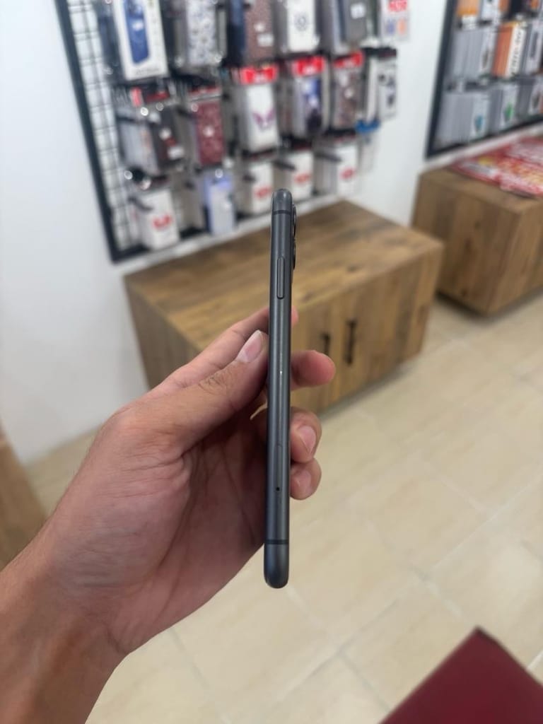 İphone 11 Siyah 64GB - 4