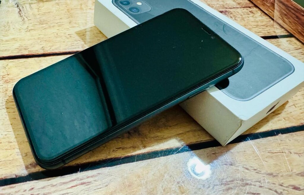 YURTİÇİ NOKTA HATASIZ 128gb IPHONE 11 - 12