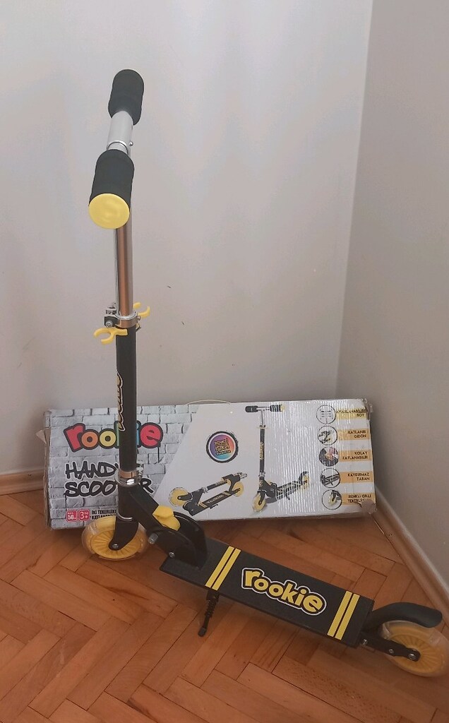 ışıklı katlanır Sıfır ürün metal aksanlı scooter 3 yaştan 10 yaşa kadr