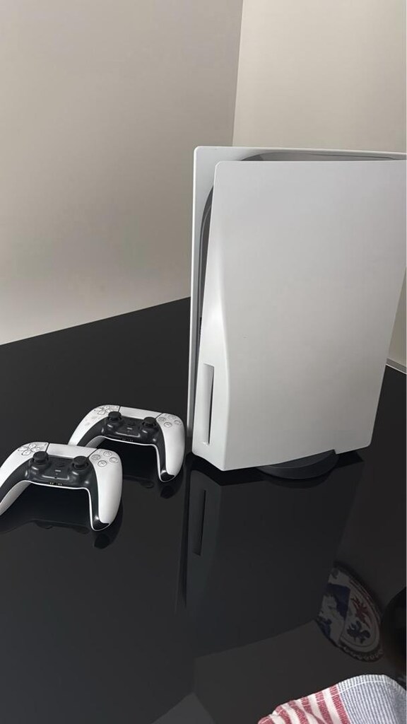 PS5 Slim Disc Edition (1 TB) - 2