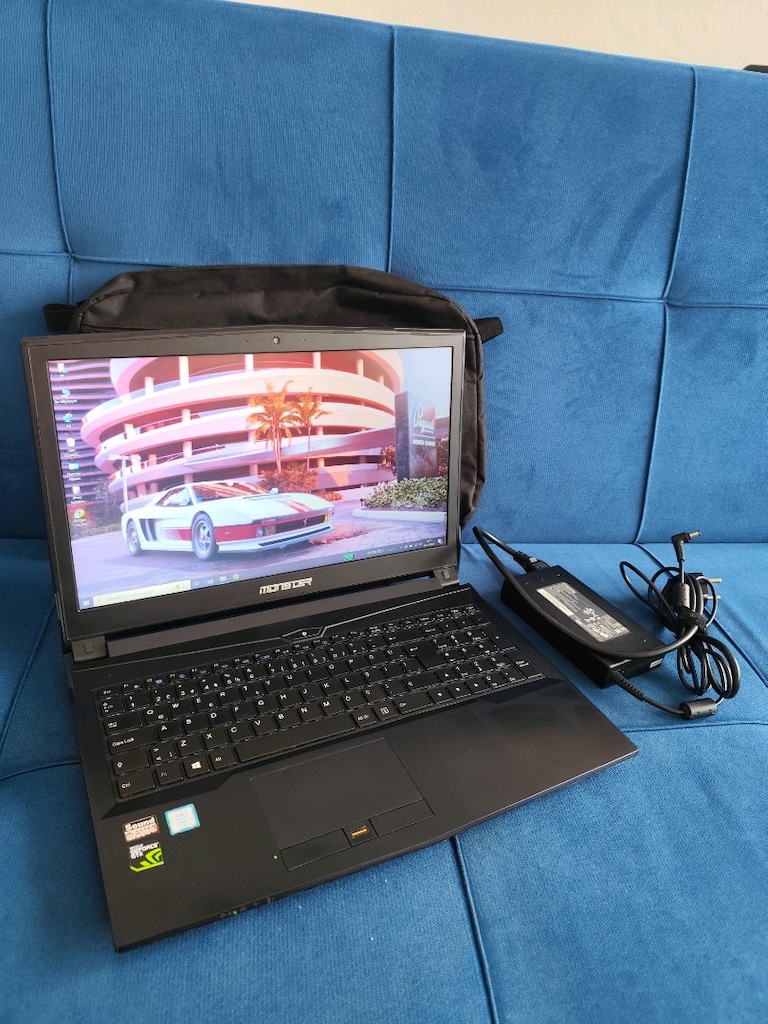 Monster Abra Oyun Çizim Laptop - İ7 İşlemci + 4 GB GTX 1050 - 3