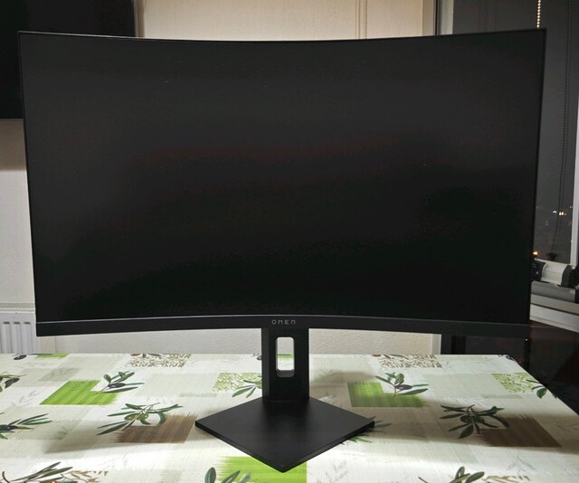 HP OMEN 27C QHD 240Hz HDR Curved Gaming Monitör