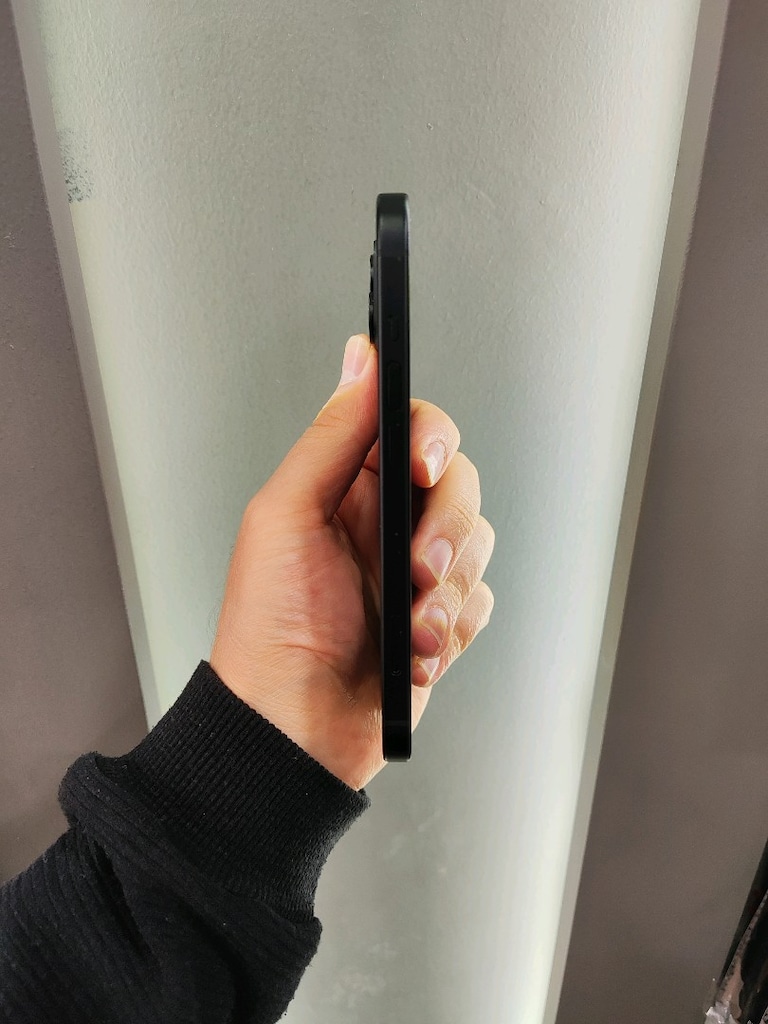 16 AY GARANTİLİ KUTULU FATURALI İPHONE 15 128 GB PİL 100 - 4