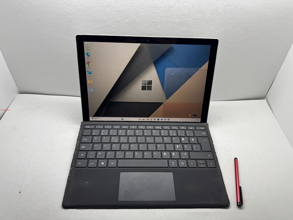 SURFACE İ5 6. NESİL 8 GB RAM 256 NVME DOKUNMATİK + KALEM - 2