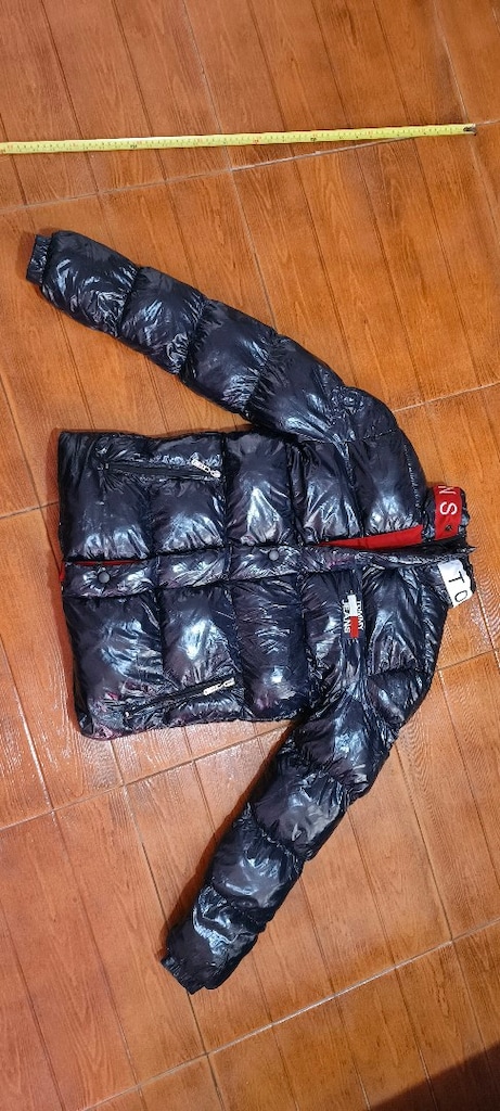 Tommy Jeans parlak koyu lacivert şişme mont.